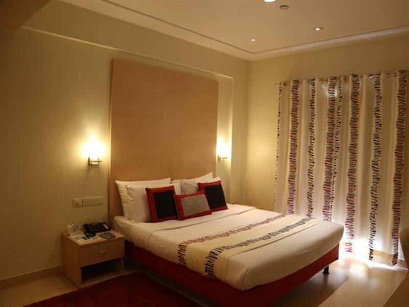 Avalon Courtyard Residence Suites Neu-Delhi Exterior foto
